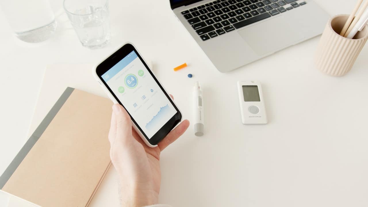 El poder de tu bolsillo: Signos vitales basados en el teléfono inteligente para el control de la diabetes