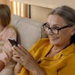 El poder de tu bolsillo: Signos vitales basados en teléfonos inteligentes para el control de la diabetes 6 Toma el control de tu salud: El auge de la monitorización de constantes vitales mediante smartphones para enfermedades crónicas.